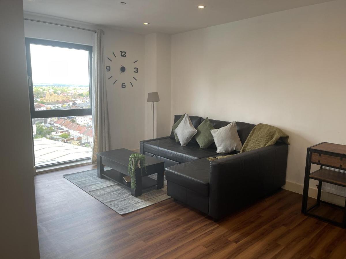 Lovely Luxury 1-Bed Apartment In Wembley Londres Exterior foto